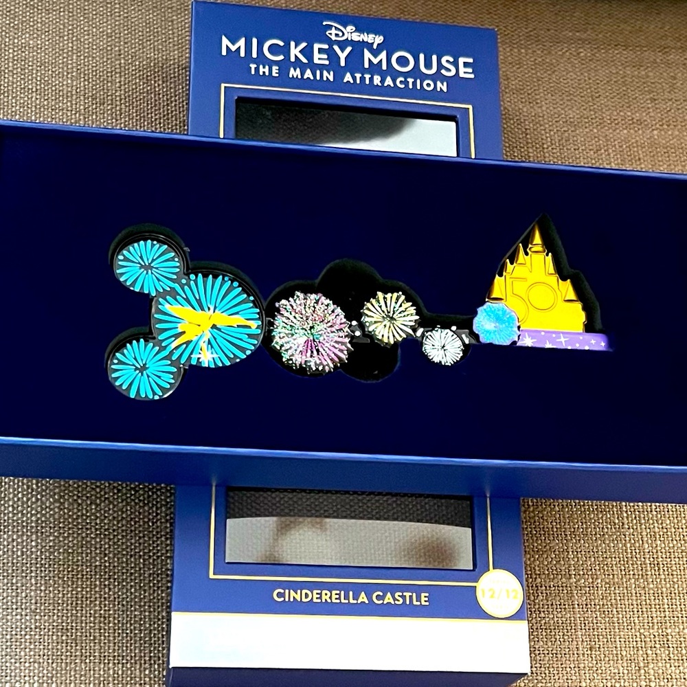 Disney Mickey Mouse Main Attraction Cinderella Castle key